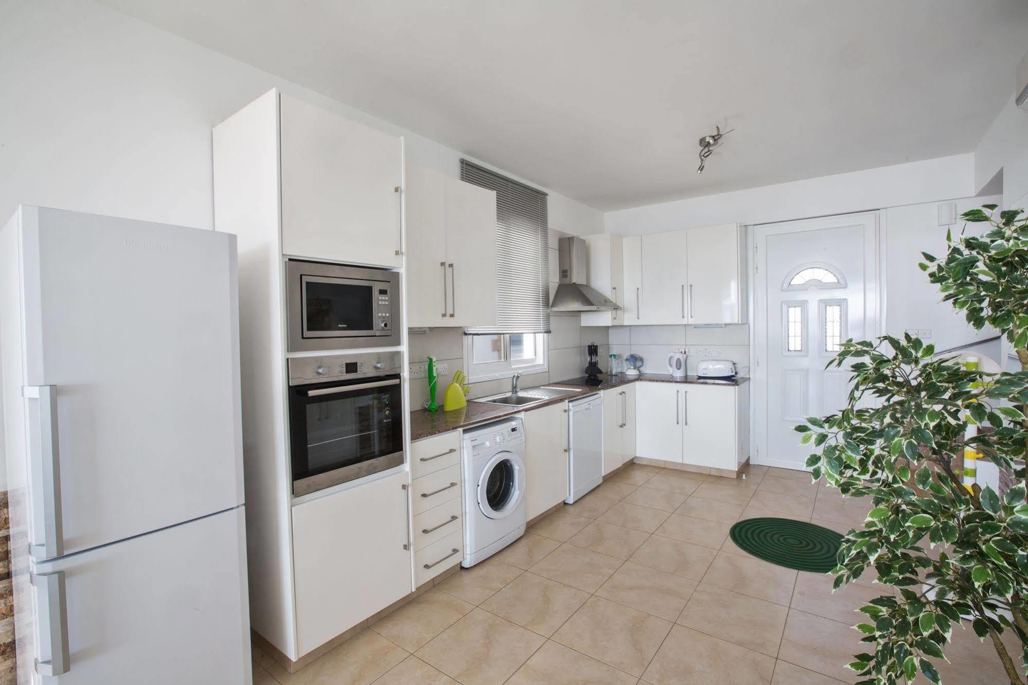 Gorgona Villas アヤナパ エクステリア 写真